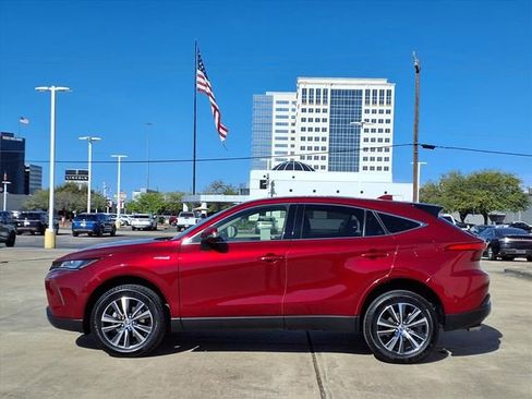 Used 2021 Toyota Venza LE w/ Carpet Mat Package (TMS) AWD/4WD image 24