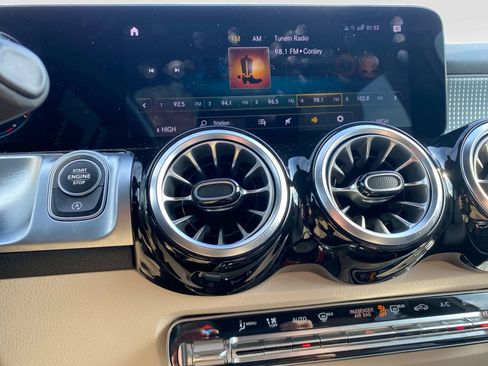 Used 2022 Mercedes-Benz GLB 250 4MATIC image 21