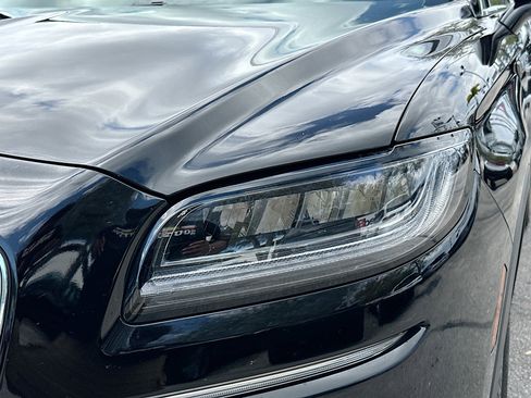 Used 2022 Lincoln Nautilus FWD w/ Premium Package image 30