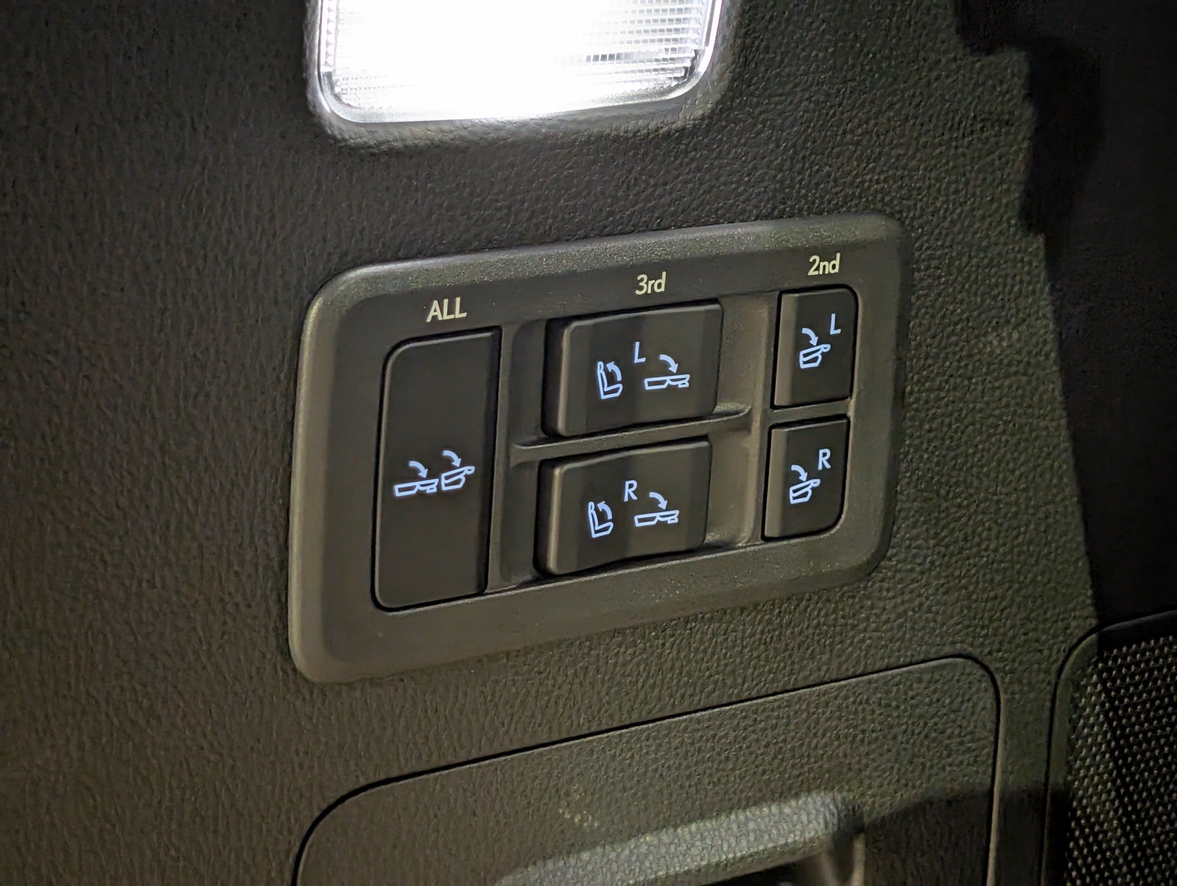 Used 2025 Lexus LX 600 4WD w/ Appearance Package image 27