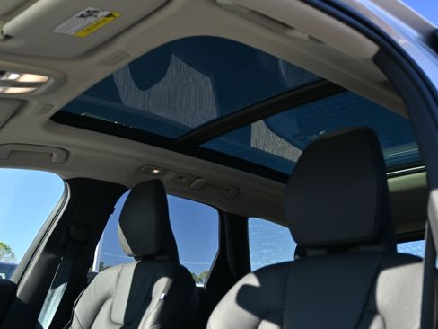 Used 2025 Volvo XC60 B5 Plus image 9