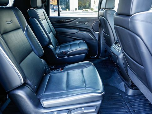 Used 2022 Cadillac Escalade ESV Sport image 18