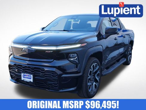 Used 2024 Chevrolet Silverado EV RST AWD/4WD image 9
