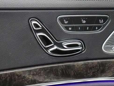 Used 2017 Mercedes-Benz S 550 Sedan image 21