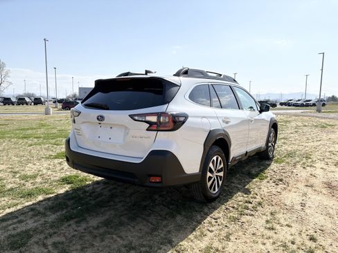 Certified 2025 Subaru Outback Premium AWD/4WD image 9