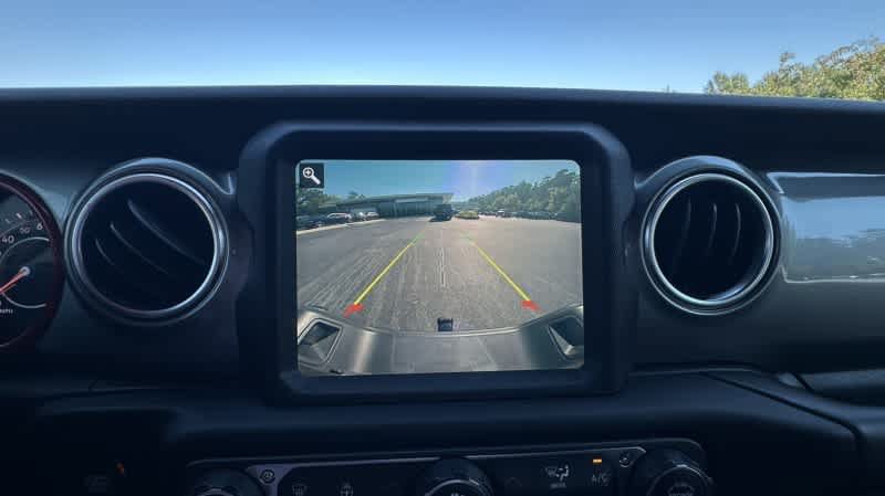 Used 2020 Jeep Gladiator Overland AWD/4WD image 18