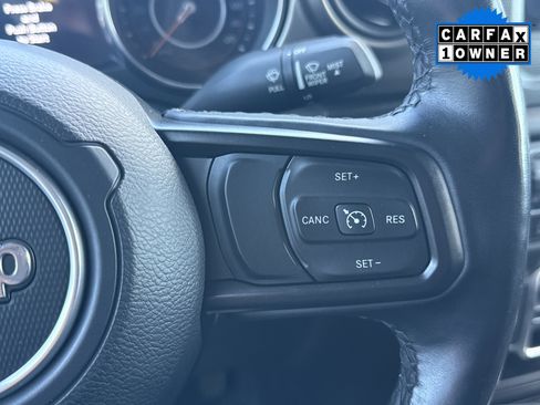 Used 2021 Jeep Gladiator Sport image 18