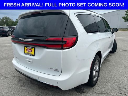 Used 2023 Chrysler Pacifica Limited w/ Uconnect Theater Family Group AWD/4WD image 3