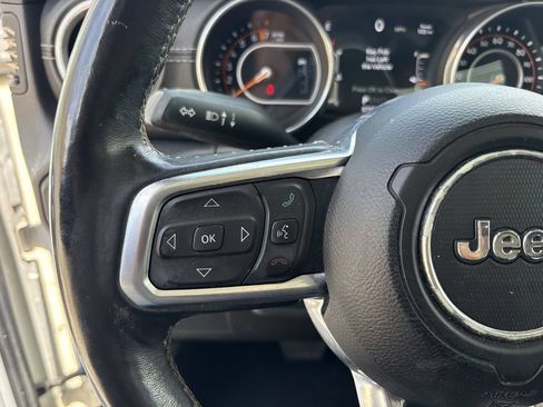 Used 2018 Jeep Wrangler Unlimited Sahara AWD/4WD image 15
