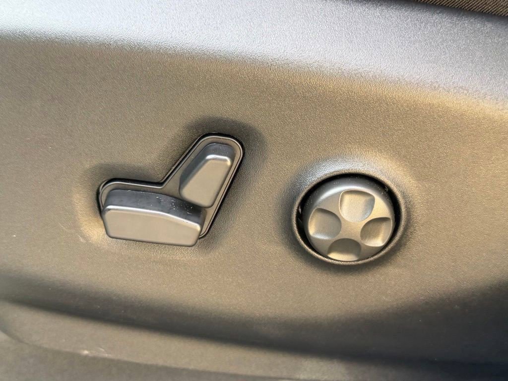 New 2026 Chrysler Pacifica Select FWD image 16