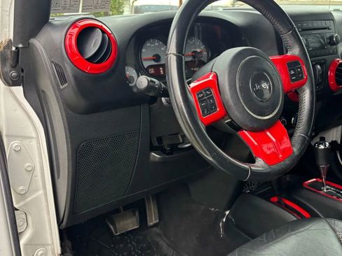 Used 2016 Jeep Wrangler Unlimited Sahara image 58