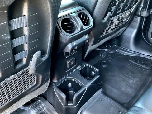 Used 2019 Jeep Wrangler Unlimited Rubicon AWD/4WD image 24