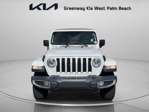Used 2018 Jeep Wrangler Unlimited Sahara AWD/4WD image 2