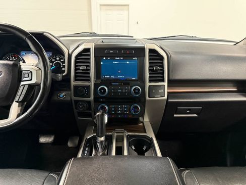 Used 2017 Ford F150 Lariat w/ Equipment Group 502A Luxury AWD/4WD image 18