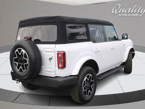 Used 2023 Ford Bronco Outer Banks image 4