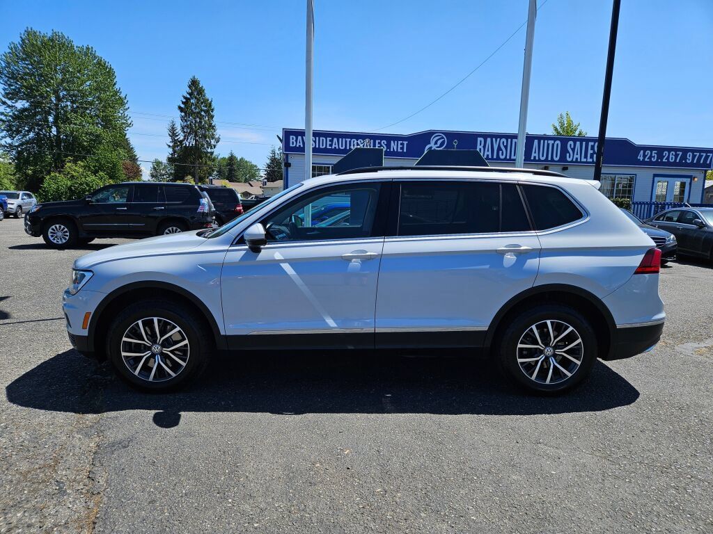 Used 2018 Volkswagen Tiguan SE w/ Panoramic Sunroof Package AWD/4WD image 2