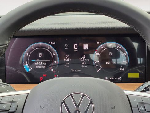 New 2026 Volkswagen Tiguan SEL R-Line AWD/4WD image 33