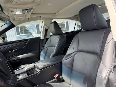 Used 2019 Lexus ES 350 w/ Premium Package FWD image 4
