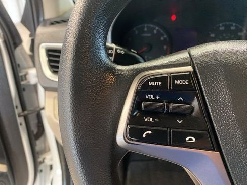Used 2022 Hyundai Accent SE FWD image 12
