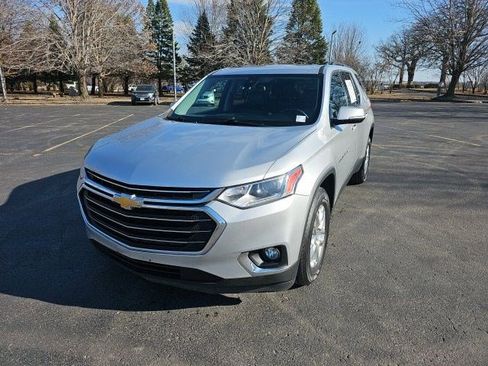 Used 2020 Chevrolet Traverse LT w/ Driver Confidence II Package image 2