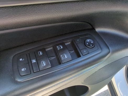 Used 2019 Jeep Grand Cherokee Laredo image 13