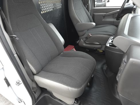 Used 2024 Chevrolet Express 2500 w/ Driver Convenience Package image 31