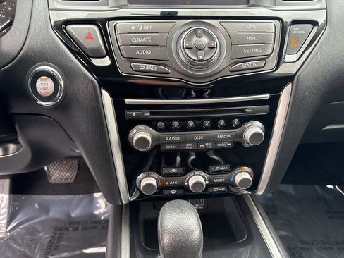 Used 2018 Nissan Pathfinder S image 29