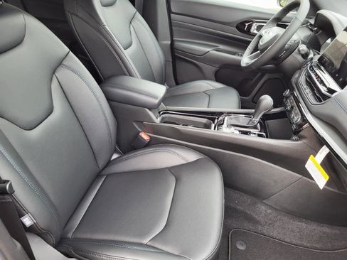 New 2026 Jeep Compass Limited image 10