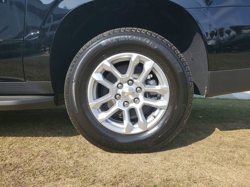 New 2026 Chevrolet Suburban LS image 5