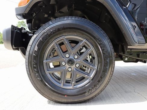 New 2025 Jeep Gladiator Sport image 27