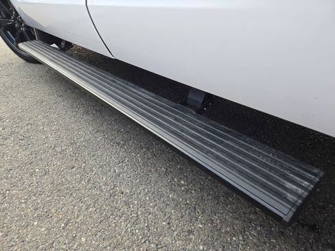 Certified 2023 Ford Expedition Limited image 9