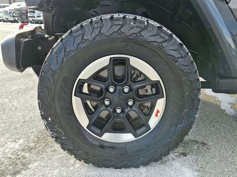 Used 2021 Jeep Wrangler Unlimited Rubicon w/ Dual Top Group image 27