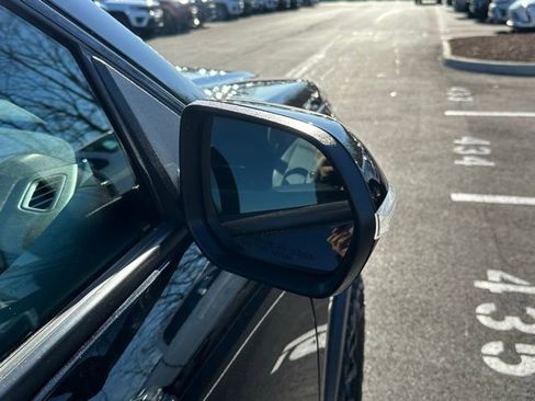 Used 2025 Chevrolet Traverse Z71 w/ Driver Confidence Package image 14