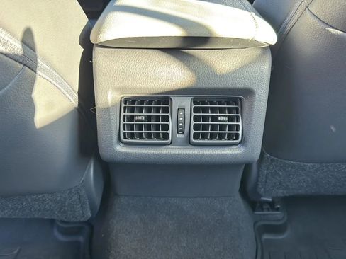 Used 2019 Toyota Camry XLE image 28