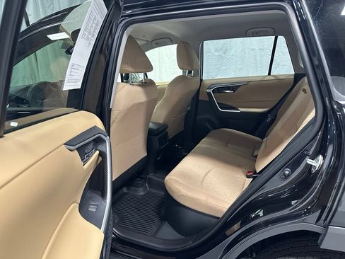Used 2025 Toyota RAV4 XLE AWD/4WD image 43