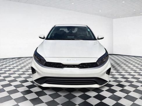 Used 2023 Kia Forte LXS w/ LXS Technology Package FWD image 2