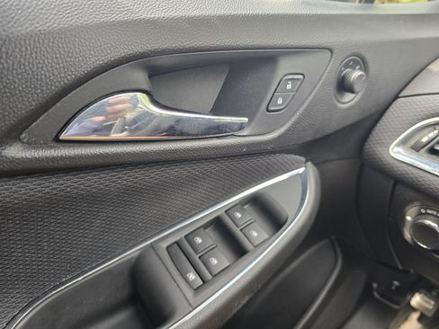 Used 2017 Chevrolet Cruze LT w/ Convenience Package FWD image 23