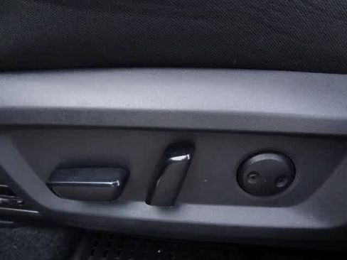 Used 2023 Nissan Rogue SV image 7