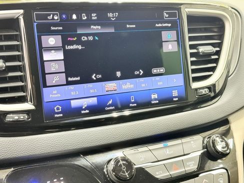 Used 2022 Chrysler Pacifica Touring-L image 23