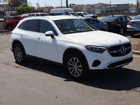 Used 2024 Mercedes-Benz GLC 300 4MATIC image 2