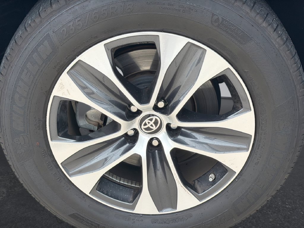 Used 2023 Toyota Highlander XLE FWD image 31