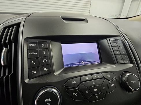 Used 2019 Ford Edge SE FWD image 16