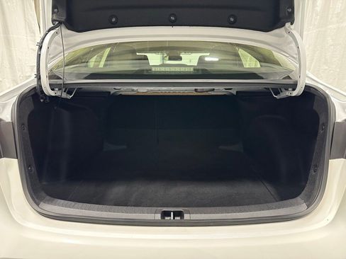 Used 2025 Toyota Corolla LE image 47