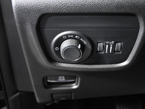 Used 2023 Jeep Grand Cherokee Altitude AWD/4WD image 23