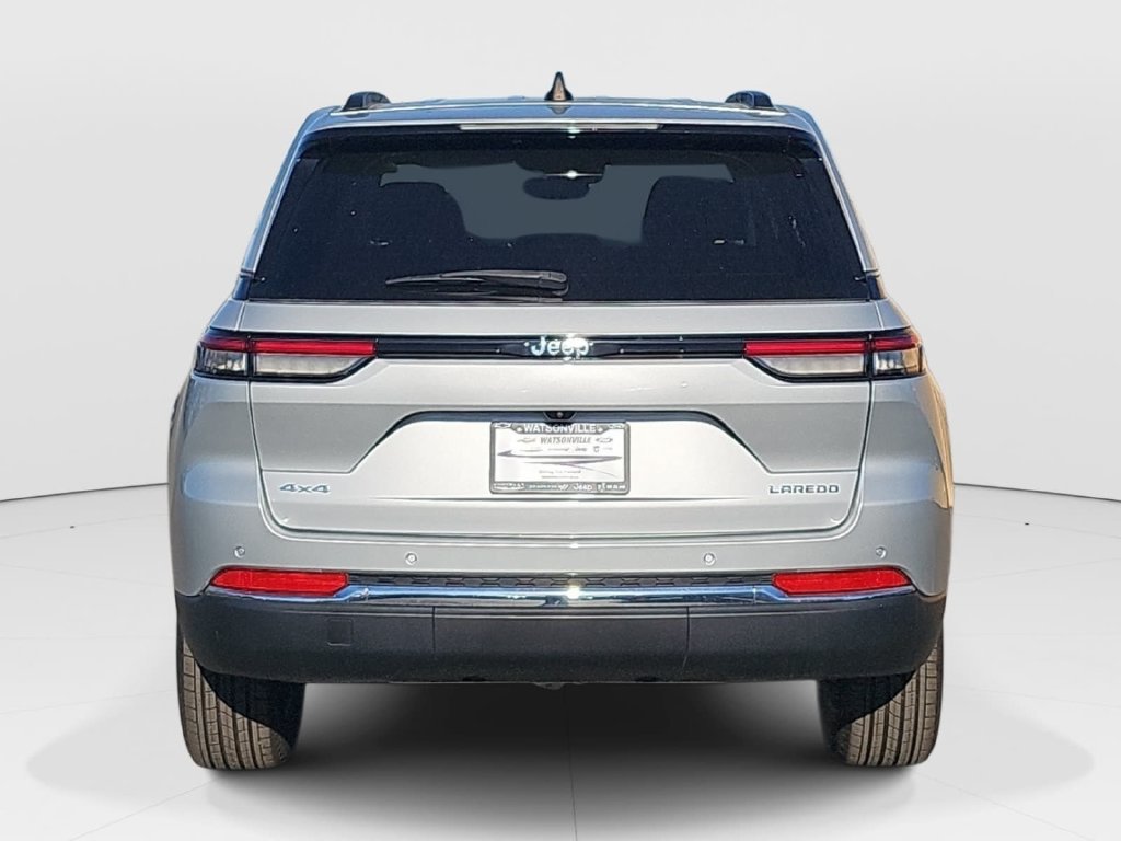 Used 2023 Jeep Grand Cherokee Laredo X AWD/4WD image 4