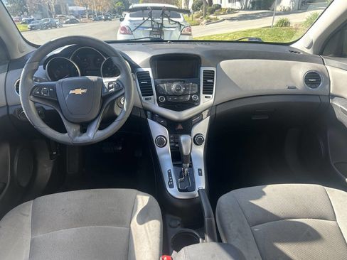 Used 2016 Chevrolet Cruze LT w/ Technology Package image 2