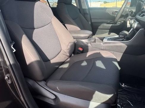 Used 2022 Toyota RAV4 LE AWD/4WD image 11