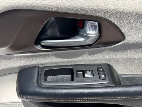 Used 2019 Chrysler Pacifica Touring-L Plus w/ Tire & Wheel Group FWD image 76