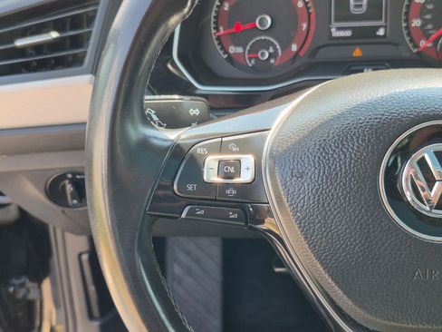 Used 2019 Volkswagen Jetta SE FWD image 18