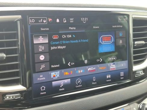 Used 2022 Chrysler Pacifica Touring-L FWD image 25